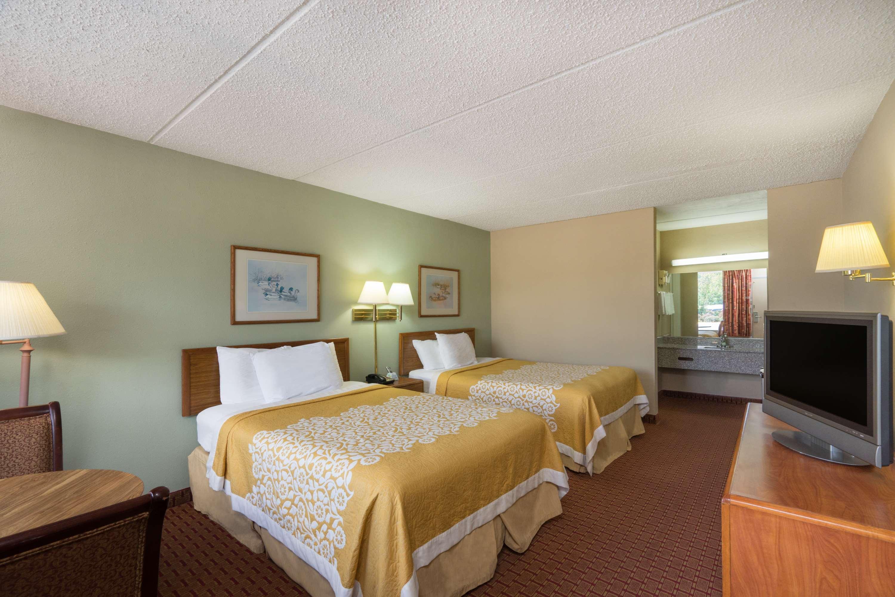 Motel Days By Wyndham Hurricane Mills